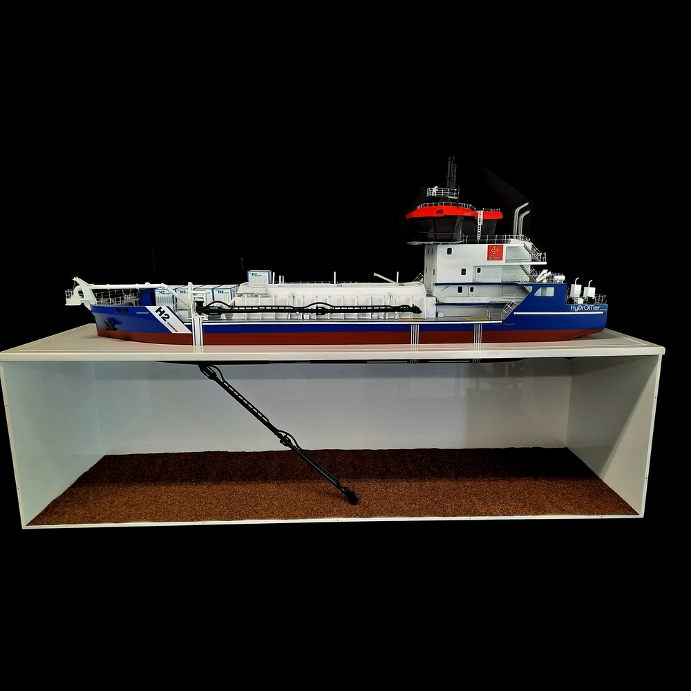 Maquette navire Hydromer chantier Piriou